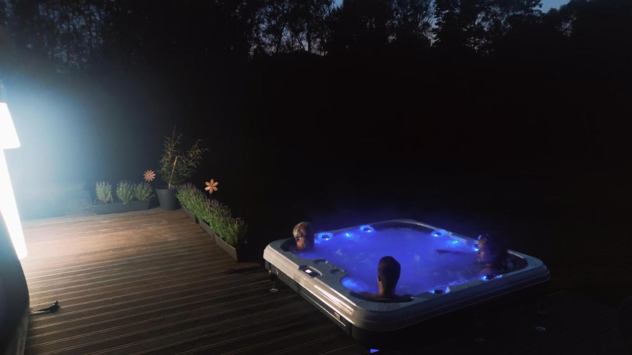 Villa Adurbuy Avec Jacuzzi エクステリア 写真